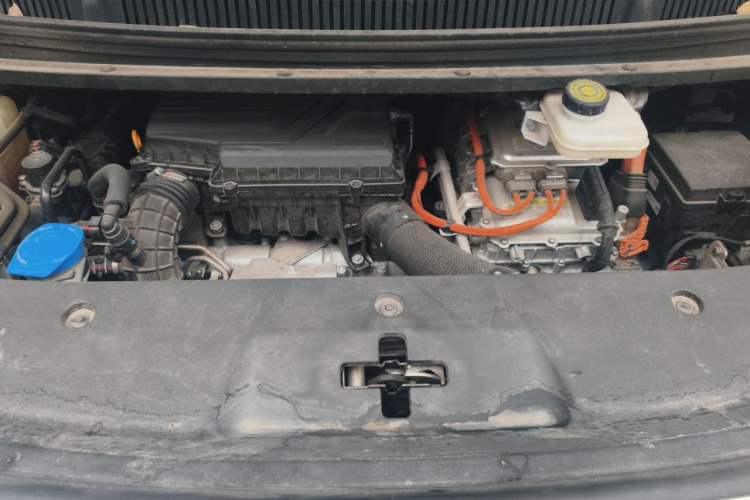 Used Denza D9 2022 DM-i 970 Four-Wheel Drive Prestige Model Engine Bay