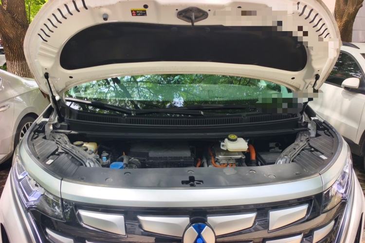 Used Denza D9 2022 DM-i 970 Four-Wheel Drive Flagship Model Engine Bay