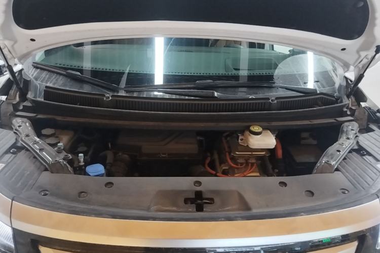 Used Denza D9 2022 DM-i 970 Four-Wheel Drive Flagship Model Engine Bay