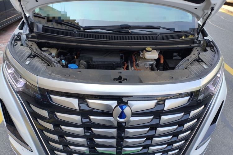 Used Denza D9 2022 DM-i 970 Four-Wheel Drive Flagship Model Engine Bay