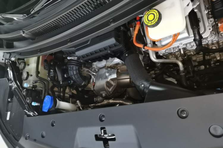 Used Denza D9 2022 DM-i 970 Four-Wheel Drive Prestige Model Engine Bay