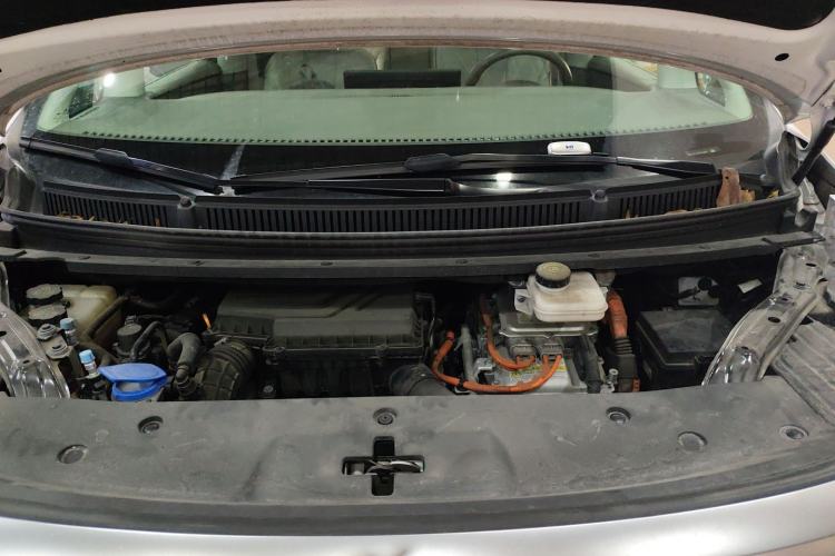 Used Denza D9 2022 DM-i 1040 Prestige Model Engine Bay