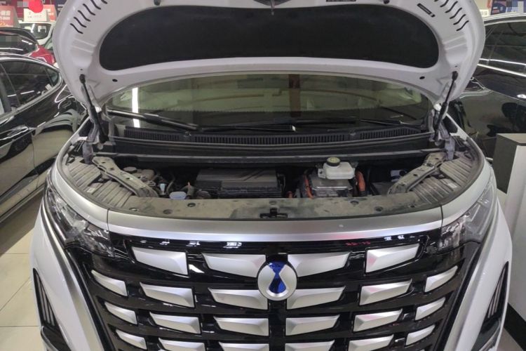 Used Denza D9 2022 DM-i 970 Four-Wheel Drive Prestige Model Engine Bay