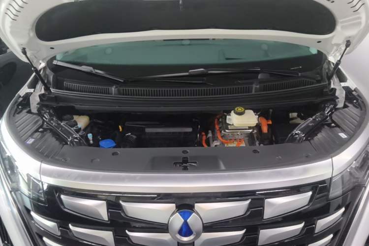 Used Denza D9 2022 DM-i 970 Four-Wheel Drive Prestige Model Engine Bay