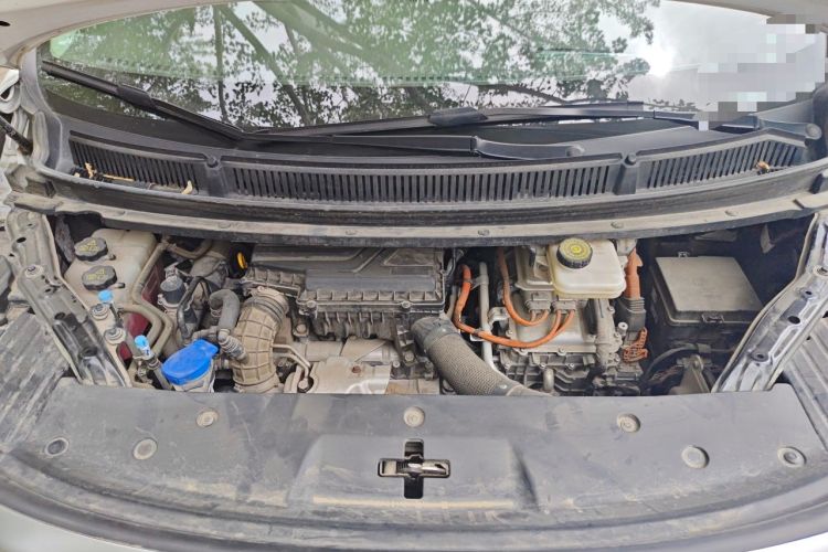 Used Denza D9 2022 DM-i 970 Four-Wheel Drive Flagship Model Engine Bay
