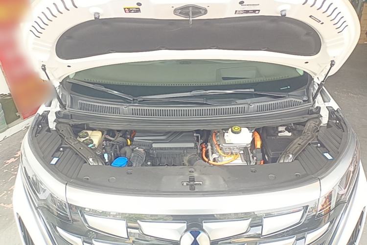 Used Denza D9 2022 DM-i 970 Four-Wheel Drive Flagship Model Engine Bay
