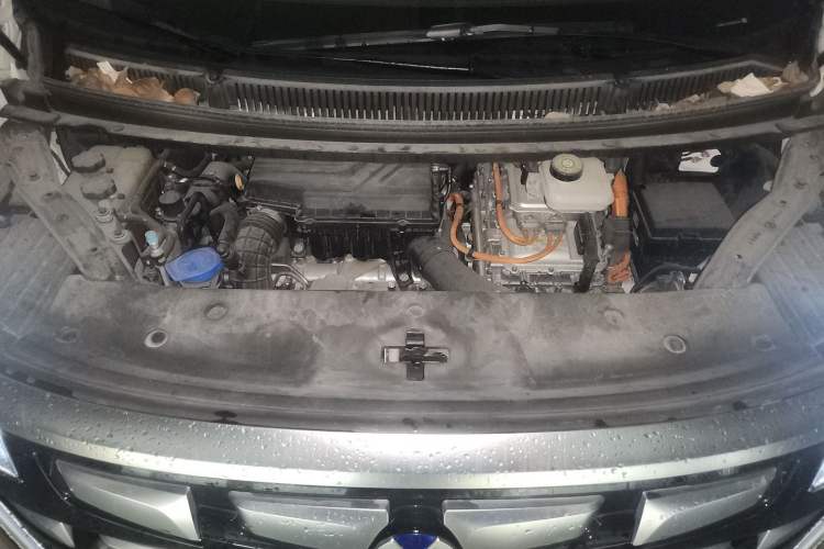 Used Denza D9 2022 DM-i 970 Four-Wheel Drive Flagship Model Engine Bay