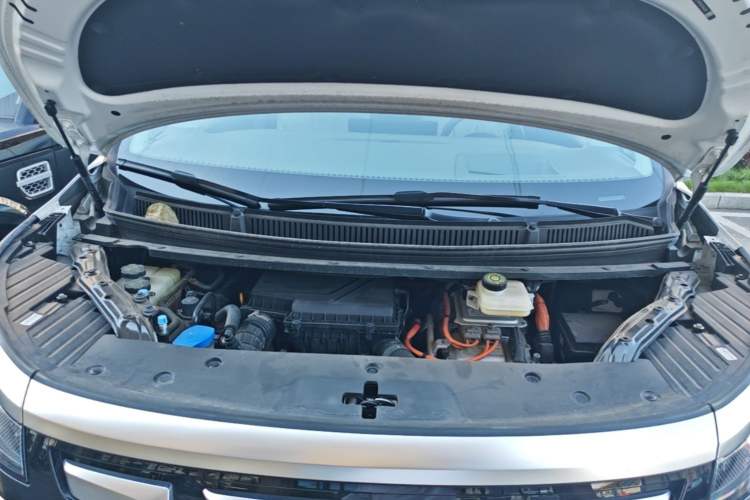 Used Denza D9 2022 DM-i 970 Four-Wheel Drive Flagship Model Engine Bay