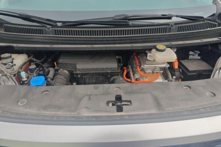 Used Denza D9 2022 DM-i 1040 Prestige Model Engine Bay