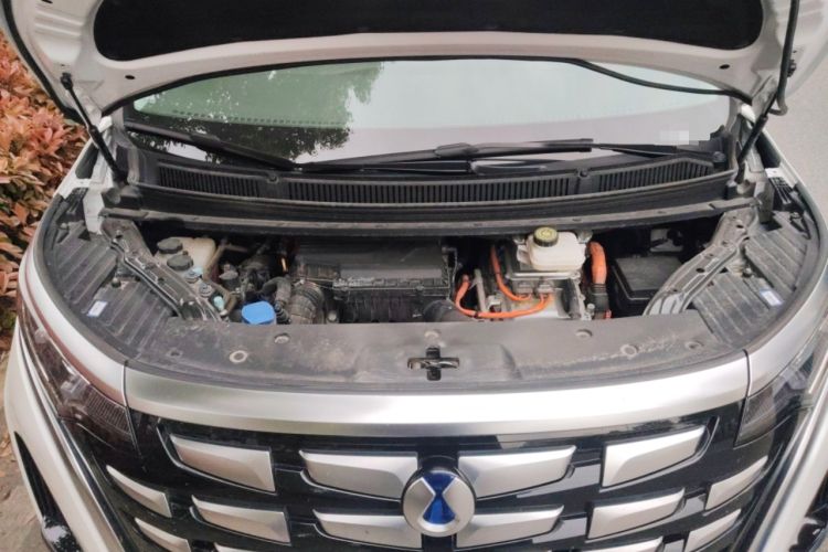 Used Denza D9 2022 DM-i 1040 Prestige Model Engine Bay