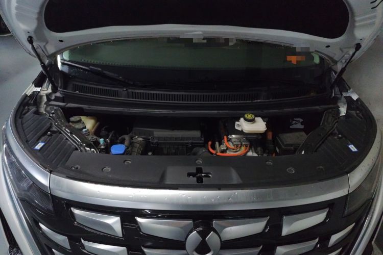 Used Denza D9 2022 DM-i 1040 Prestige Model Engine Bay
