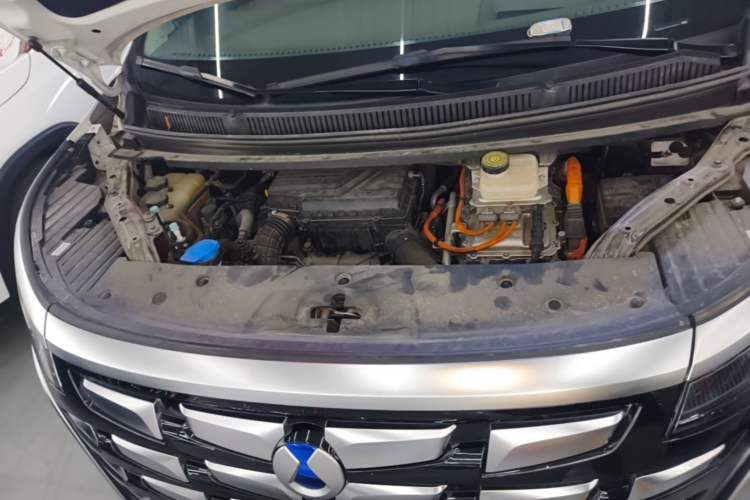 Used Denza D9 2022 DM-i 970 Four-Wheel Drive Flagship Model Engine Bay