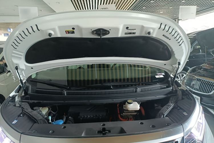 Used Denza D9 2022 DM-i 1040 Prestige Model Engine Bay