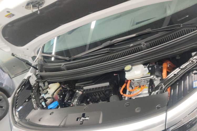Used Denza D9 2022 DM-i 970 Four-Wheel Drive Prestige Model Engine Bay
