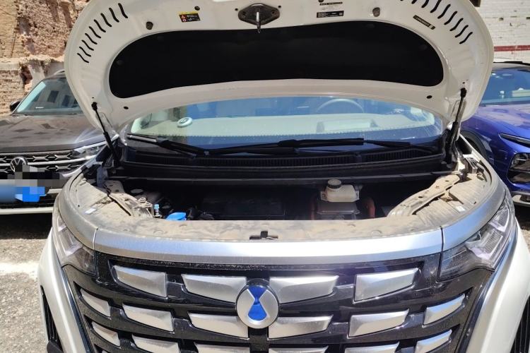 Used Denza D9 2022 DM-i 970 Four-Wheel Drive Prestige Model Engine Bay