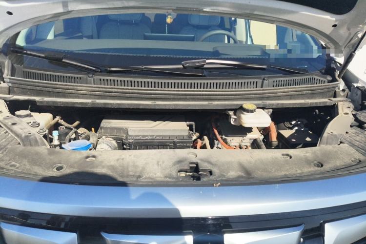 Used Denza D9 2022 DM-i 970 Four-Wheel Drive Flagship Model Engine Bay