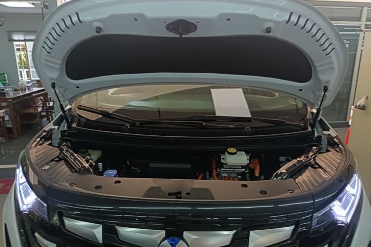 Used Denza D9 2022 DM-i 970 Four-Wheel Drive Prestige Model Engine Bay