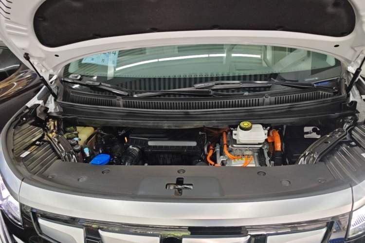 Used Denza D9 2022 DM-i 970 Four-Wheel Drive Flagship Model Engine Bay