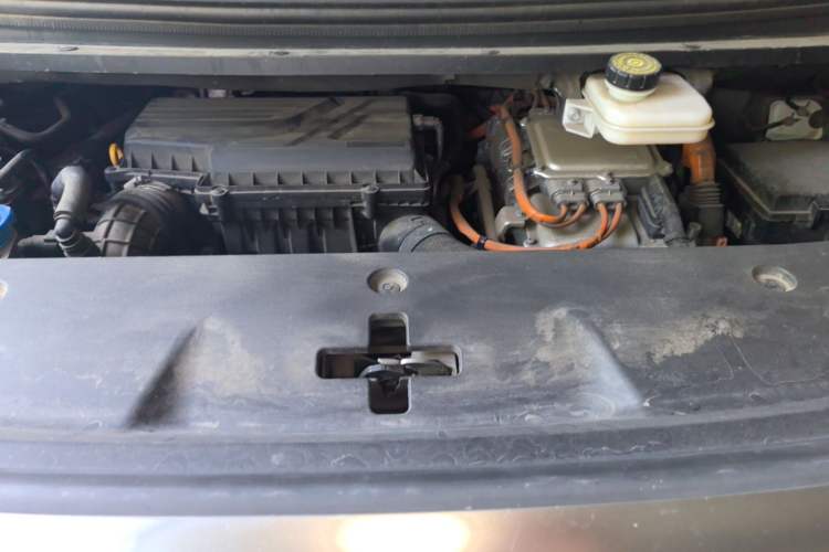 Used Denza D9 2022 DM-i 970 Four-Wheel Drive Prestige Model Engine Bay