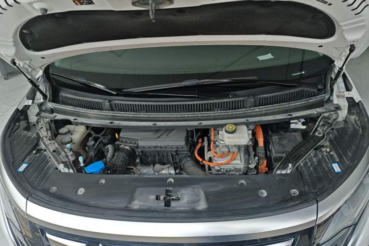 Used Denza D9 2022 DM-i 1040 Prestige Model Engine Bay