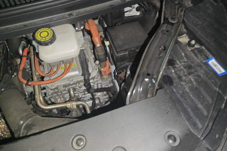 Used Denza D9 2022 DM-i 970 Four-Wheel Drive Flagship Model Engine Bay Left