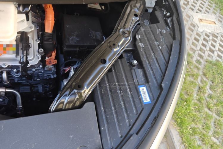 Used Denza D9 2022 DM-i 970 Four-Wheel Drive Flagship Model Engine Bay Left
