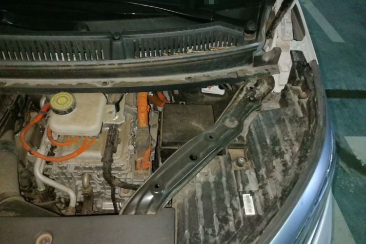 Used Denza D9 2022 DM-i 970 Four-Wheel Drive Prestige Model Engine Bay Left