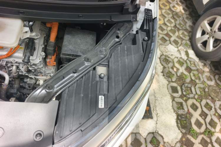Used Denza D9 2022 DM-i 970 Four-Wheel Drive Flagship Model Engine Bay Left