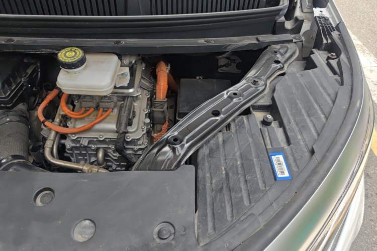 Used Denza D9 2022 DM-i 970 Four-Wheel Drive Flagship Model Engine Bay Left
