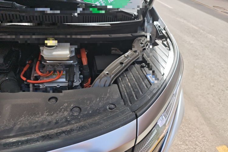 Used Denza D9 2022 DM-i 970 Four-Wheel Drive Prestige Model Engine Bay Left