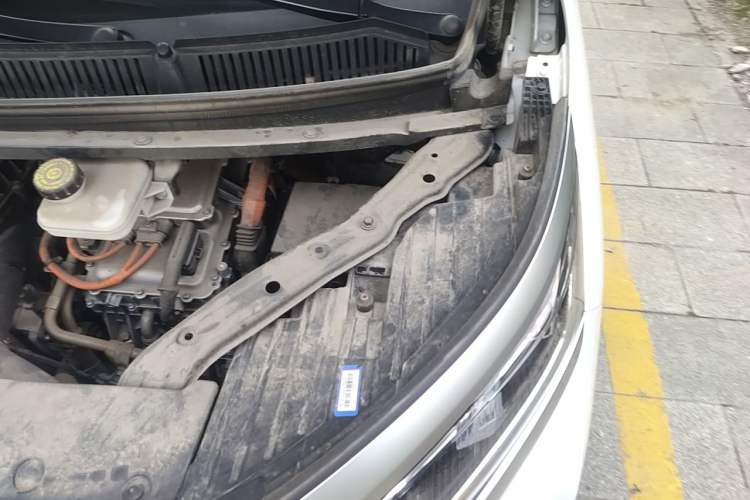 Used Denza D9 2022 DM-i 970 Four-Wheel Drive Prestige Model Engine Bay Left