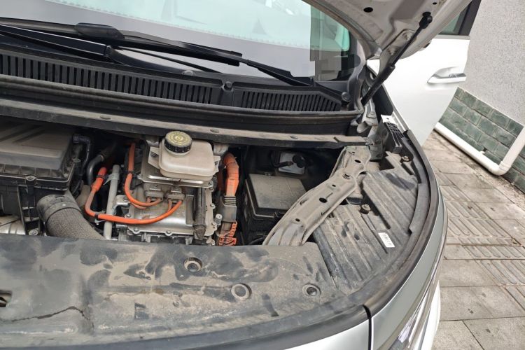 Used Denza D9 2022 DM-i 970 Four-Wheel Drive Flagship Model Engine Bay Left