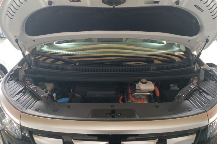 Used Denza D9 2022 DM-i 1040 Prestige Model Engine Bay