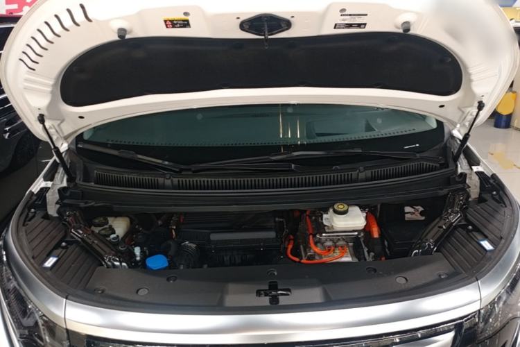 Used Denza D9 2022 DM-i 970 Four-Wheel Drive Prestige Model Engine Bay