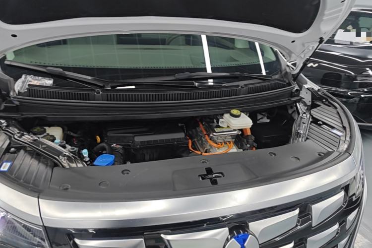 Used Denza D9 2022 DM-i 970 Four-Wheel Drive Flagship Model Engine Bay