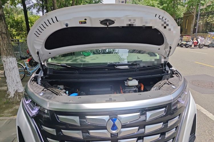 Used Denza D9 2022 DM-i 970 Four-Wheel Drive Flagship Model Engine Bay