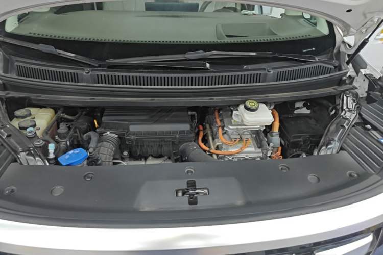 Used Denza D9 2022 DM-i 970 Four-Wheel Drive Flagship Model Engine Bay