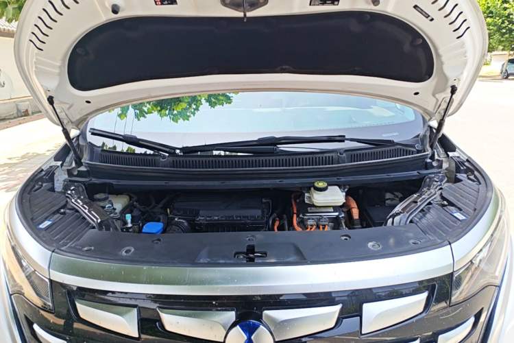 Used Denza D9 2022 DM-i 970 Four-Wheel Drive Flagship Model Engine Bay