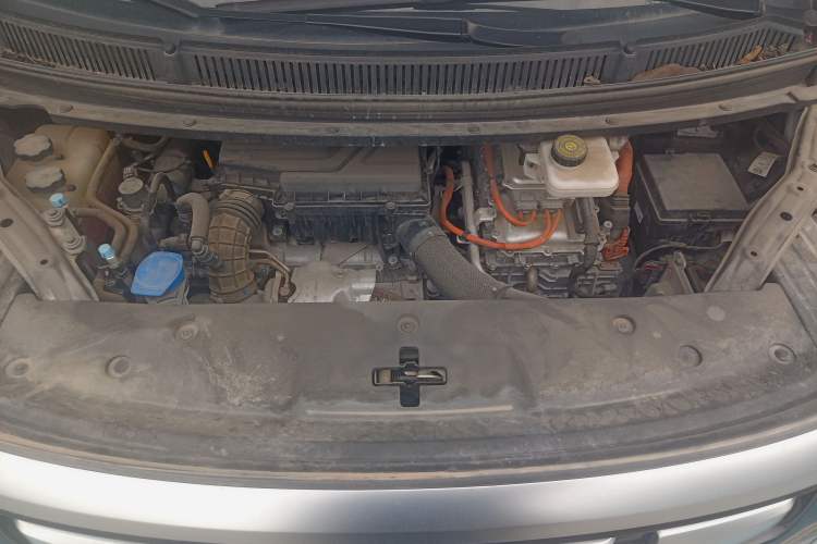 Used Denza D9 2022 DM-i 970 Four-Wheel Drive Flagship Model Engine Bay