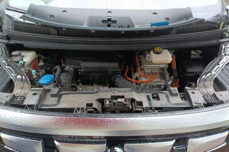 Used Denza D9 2022 DM-i 1040 Prestige Model Engine Bay