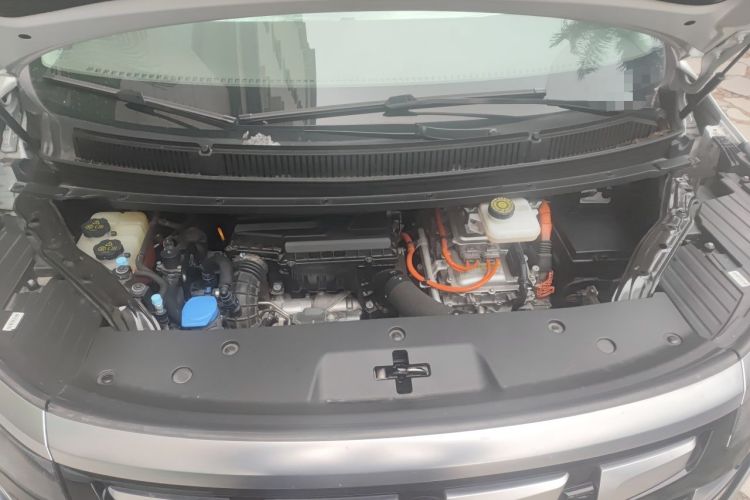 Used Denza D9 2022 DM-i 1040 Prestige Model Engine Bay