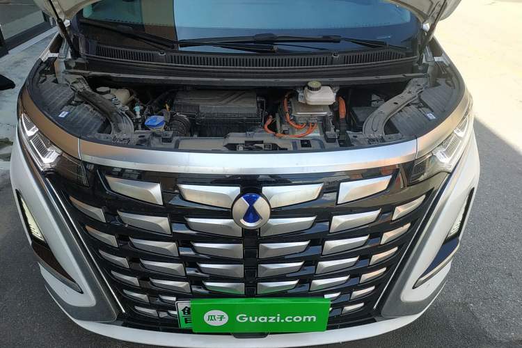 Used Denza D9 2022 DM-i 1040 Prestige Model Engine Bay