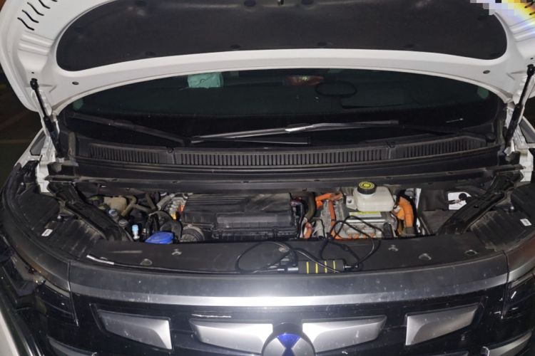 Used Denza D9 2022 DM-i 970 Four-Wheel Drive Flagship Model Engine Bay