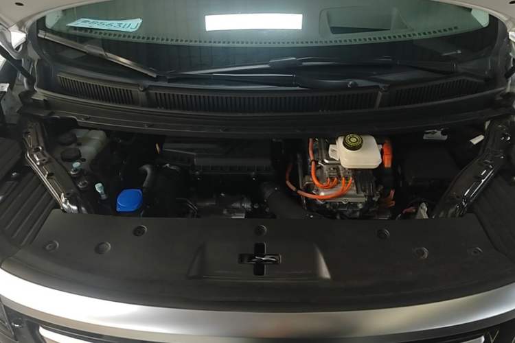 Used Denza D9 2022 DM-i 970 Four-Wheel Drive Flagship Model Engine Bay