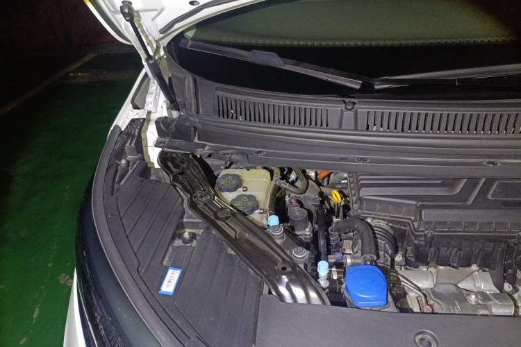Used Denza D9 2022 DM-i 970 Four-Wheel Drive Flagship Model Engine Bay Right