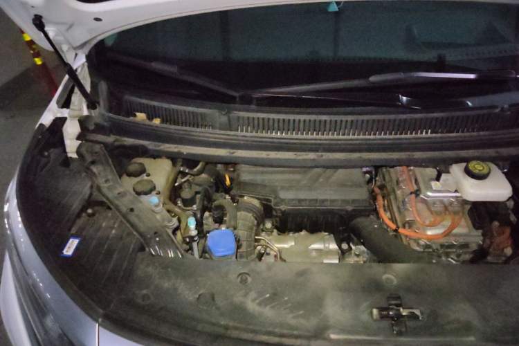 Used Denza D9 2022 DM-i 970 Four-Wheel Drive Flagship Model Engine Bay Right