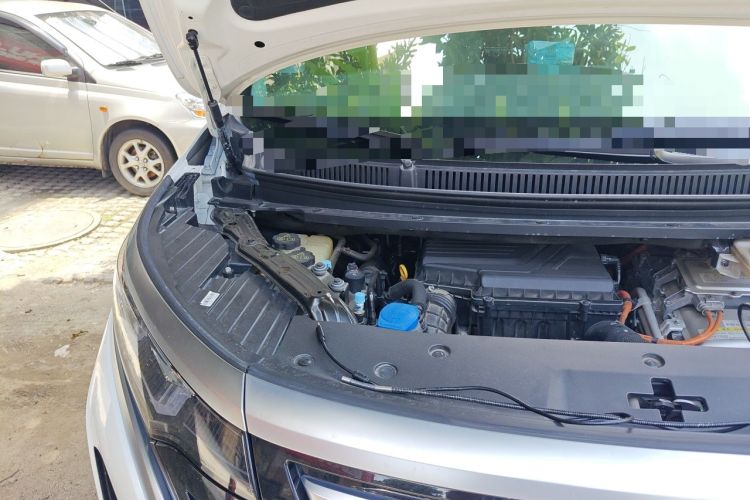Used Denza D9 2022 DM-i 945 Luxury Model Engine Bay Right