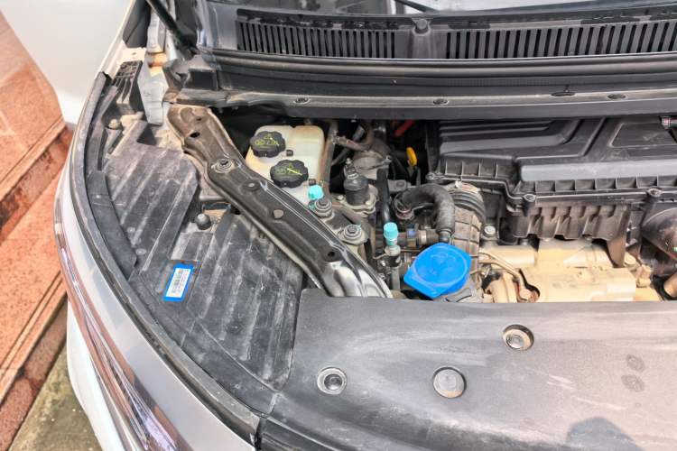 Used Denza D9 2022 DM-i 970 Four-Wheel Drive Prestige Model Engine Bay Right