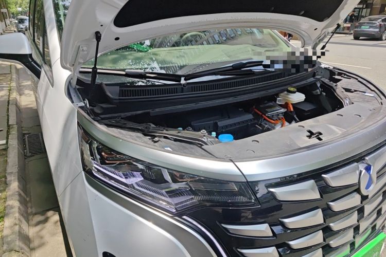 Used Denza D9 2022 DM-i 970 Four-Wheel Drive Flagship Model Engine Bay Right