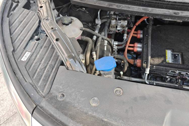 Used Denza D9 2022 EV 600 Four-Wheel Drive Prestige Model Engine Bay Right